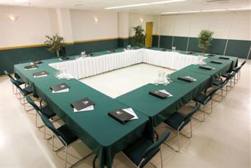 фото отеля Woodlands Inn & Suites