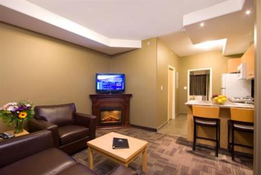 фото отеля Woodlands Inn & Suites