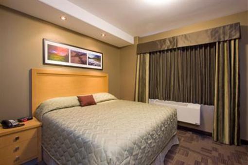 фото отеля Woodlands Inn & Suites