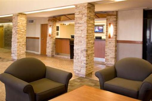 фото отеля Woodlands Inn & Suites