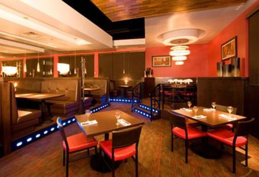 фото отеля Woodlands Inn & Suites