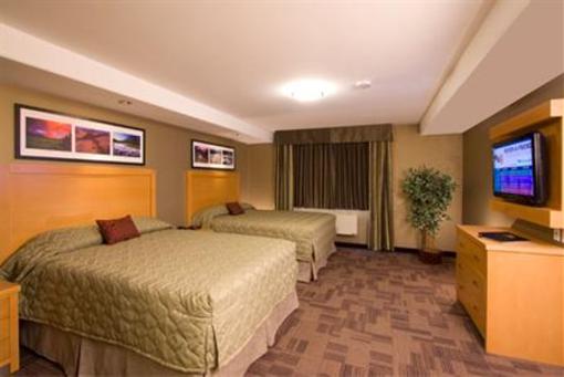 фото отеля Woodlands Inn & Suites