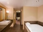 фото отеля Woodlands Inn & Suites