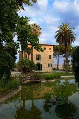 фото отеля Borgo Storico Seghetti Panichi Hotel Castel di Lama