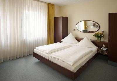 фото отеля Hotel Löhndorf Bonn