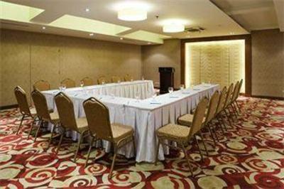 фото отеля Imperial Palace Suites Quezon City