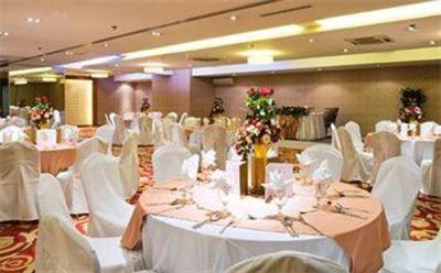 фото отеля Imperial Palace Suites Quezon City