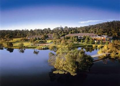 фото отеля Country Club Tasmania