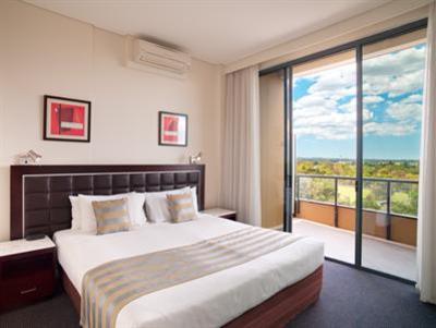 фото отеля Meriton Serviced Apartments Parramatta