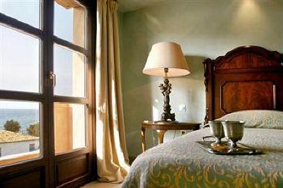 фото отеля Le Convivial Luxury Suites and Spa