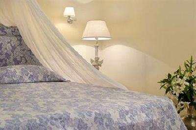 фото отеля Le Convivial Luxury Suites and Spa