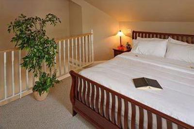 фото отеля Lunenburg Arms Hotel & Spa