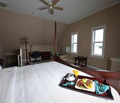 фото отеля Lunenburg Arms Hotel & Spa