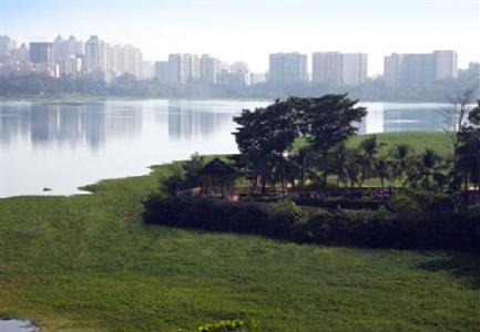 фото отеля Lakeside Chalet Apartments Mumbai