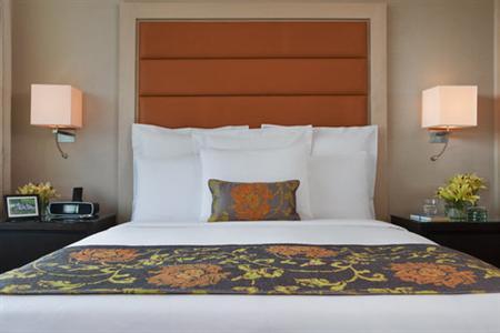 фото отеля Lakeside Chalet Apartments Mumbai