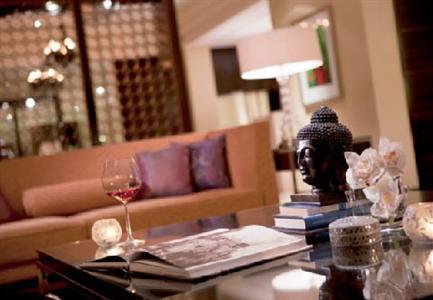 фото отеля Lakeside Chalet Apartments Mumbai