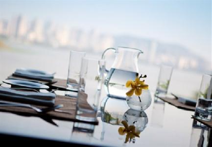 фото отеля Lakeside Chalet Apartments Mumbai