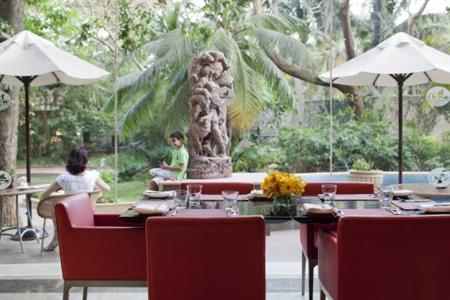 фото отеля Lakeside Chalet Apartments Mumbai