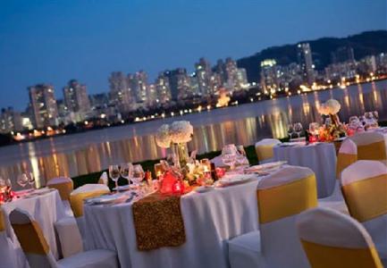 фото отеля Lakeside Chalet Apartments Mumbai