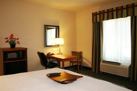фото отеля Hampton Inn & Suites Lancaster