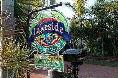 фото отеля Alexander Lakeside Bed & Breakfast