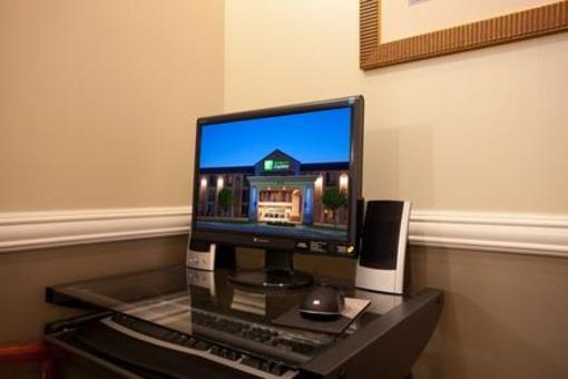 фото отеля Holiday Inn Express Lancaster (California)