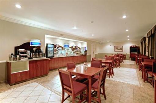 фото отеля Holiday Inn Express Lancaster (California)