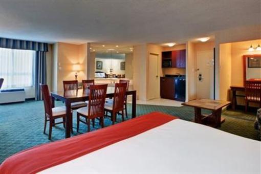 фото отеля Holiday Inn Express Hotel & Suites Collingwood - Blue Mountain