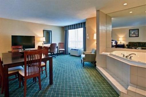 фото отеля Holiday Inn Express Hotel & Suites Collingwood - Blue Mountain