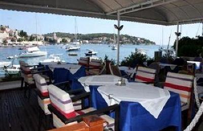 фото отеля Delfin Hvar Harborcourt Hotel