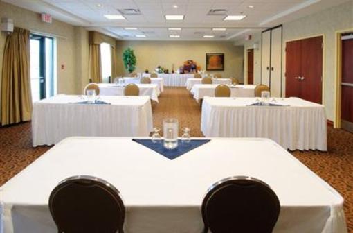 фото отеля Holiday Inn Express Hotel & Suites Belleville
