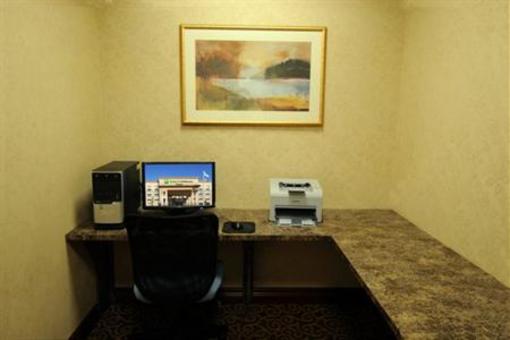 фото отеля Holiday Inn Express Hotel & Suites Belleville