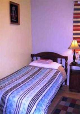 фото отеля Camelot Inn & Hostel