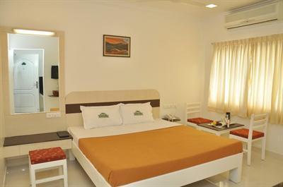 фото отеля Hotel MNH Royal Park