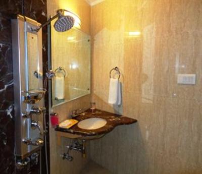 фото отеля Hotel Ravisha Continental