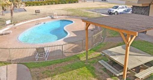 фото отеля Travelers Inn and Suites Wharton