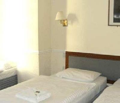 фото отеля West Beach Hotel