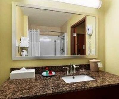 фото отеля Ramada Carlyle Sk