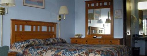 фото отеля Edge O' The Woods Motel