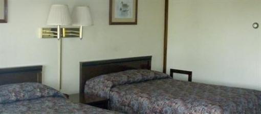 фото отеля Edge O' The Woods Motel