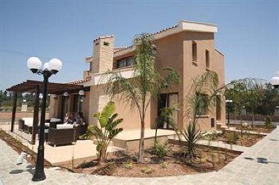 фото отеля Avillion Holiday Apartments Paphos