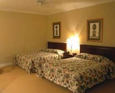 фото отеля Govenors Club Cottages Chapel Hill