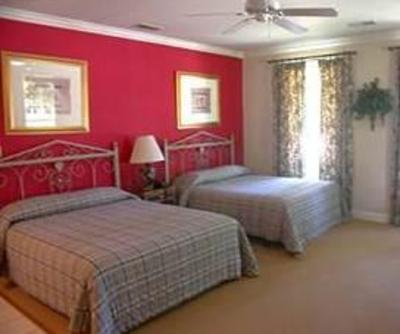 фото отеля Govenors Club Cottages Chapel Hill