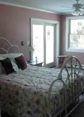 фото отеля Lighthouse Inn Bed & Breakfast and Cottages