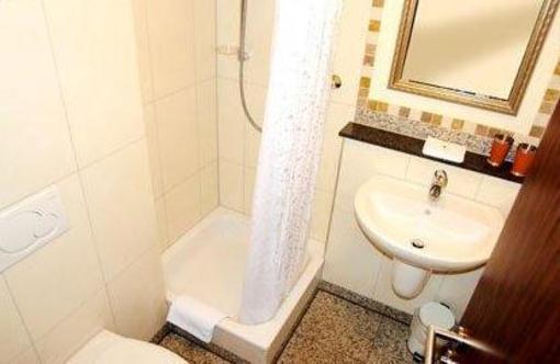 фото отеля Landhotel Lindenhof Grevenbroich