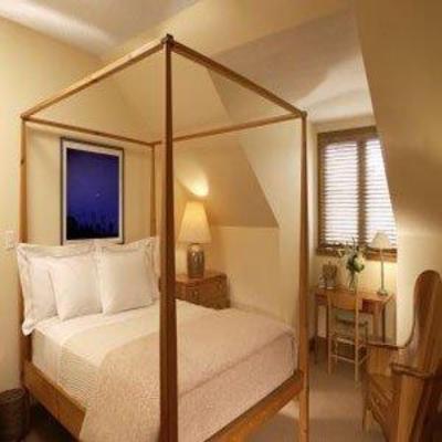 фото отеля New Harmony Inn