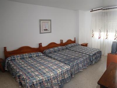фото отеля Hostal Mediterraneo Torre del Mar
