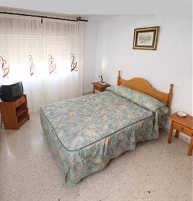 фото отеля Hostal Mediterraneo Torre del Mar