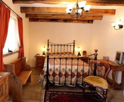 фото отеля Crossbutts Stable Restaurant with Courtyard Rooms