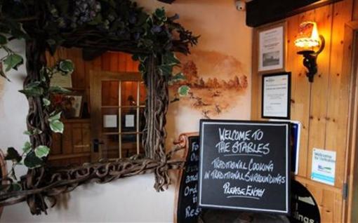 фото отеля Crossbutts Stable Restaurant with Courtyard Rooms